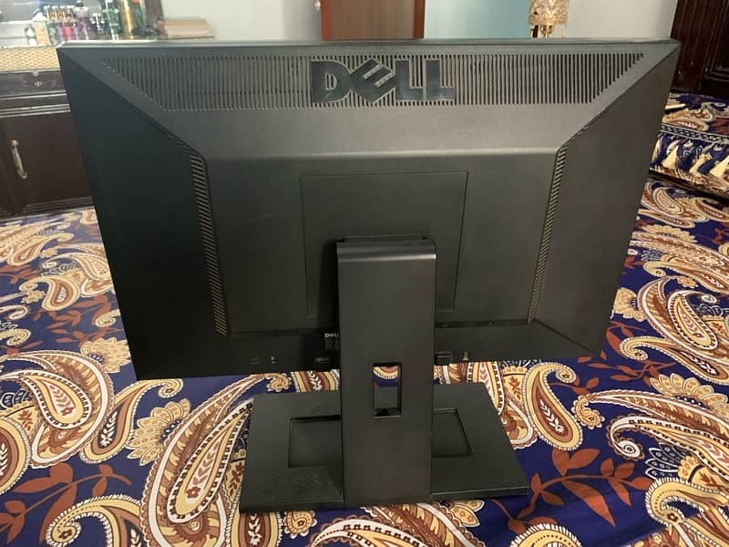 Dell LED 19 Inch is available for sale 3