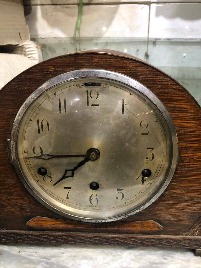 ANTIQUE WORLD PRESENTS AUNIQUE WALL CLOCK ANOSONIA USA IN WORKING 10