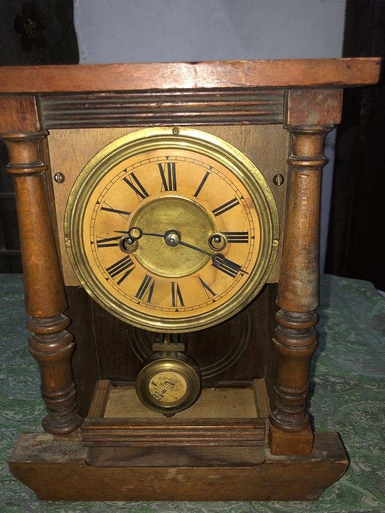 ANTIQUE WORLD PRESENTS AUNIQUE WALL CLOCK ANOSONIA USA IN WORKING 9