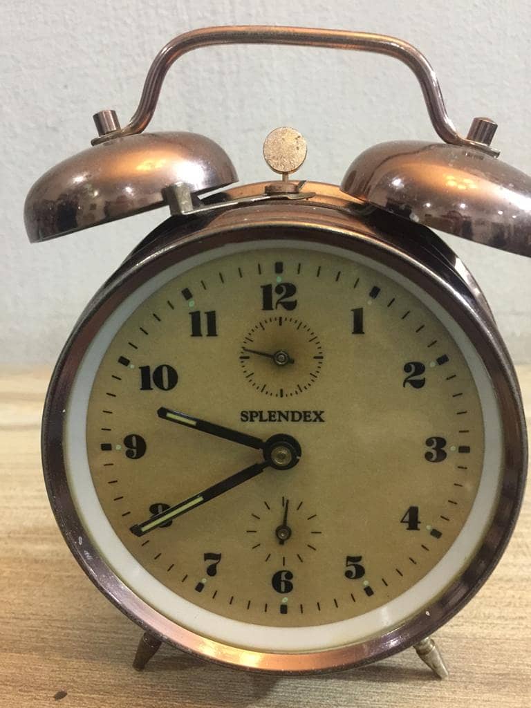 ANTIQUE WORLD PRESENTS AUNIQUE WALL CLOCK ANOSONIA USA IN WORKING 16