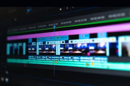 Professional video editor & Graphics designer Available