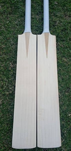 CUSTOMIZED ORIGINAL ENGLISH WILLOW BATS 1