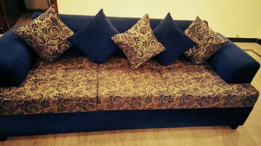 6 seater welvet poshish sofa set 7 month used very good condition