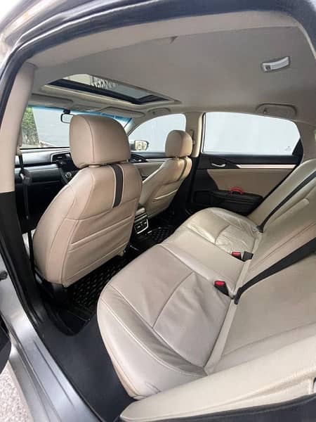Honda civic X 2017 full option Total genuine First owner 17