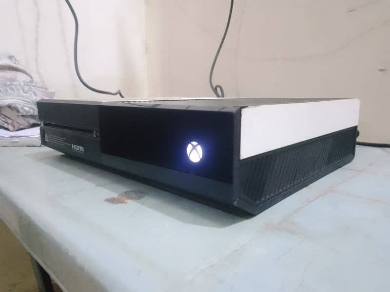 XBOX ONE 500 GB sealed console 10 games installed 1