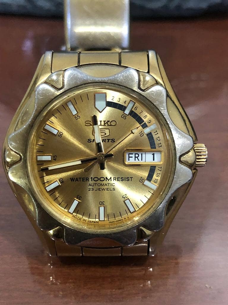 presents a vintage collection of brand wrist watchs fr men DIFER PRICE 10