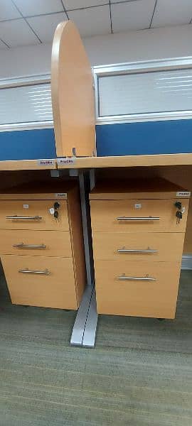 Set of 4 workstations in imported sheet & pedestal drawers | 8ft x 9ft 7