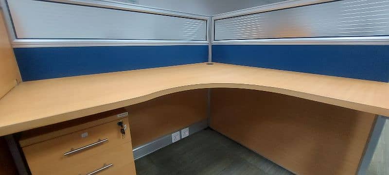 Set of 4 workstations in imported sheet & pedestal drawers | 8ft x 9ft 8