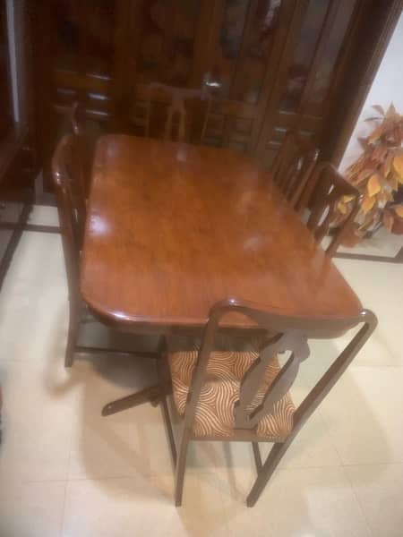Dinning table with 6 chair solid wood excellent condition 1