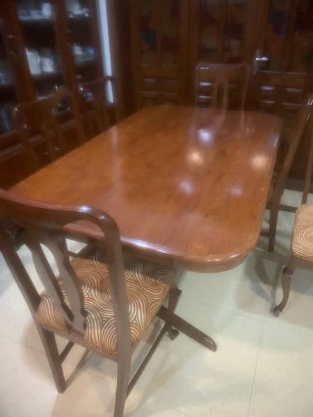 Dinning table with 6 chair solid wood excellent condition 2