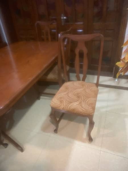 Dinning table with 6 chair solid wood excellent condition 3