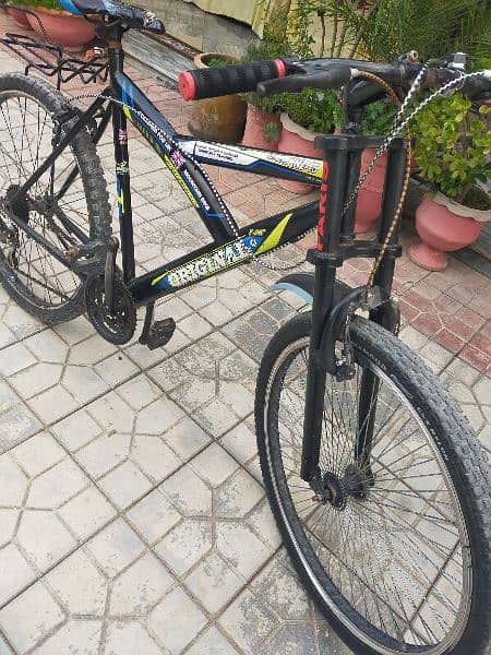 this is a mountain bike cycle In good condition gairs cycle 3