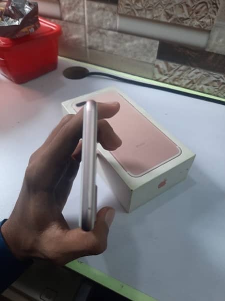 Iphone 7 plus with box 4
