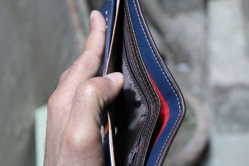 Stylish Men's Wallet (Shiny Look) - PU Leather - Standard Size 5