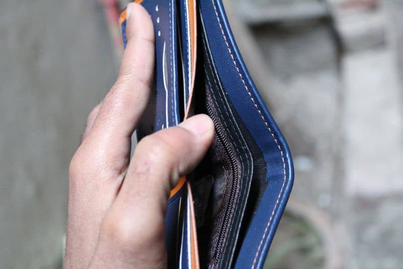 Stylish Men's Wallet (Shiny Look) - PU Leather - Standard Size 6