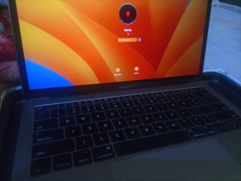 MAC BOOK PRO 2017 ( slghtly used) 10/10 condition. 03142655365 1
