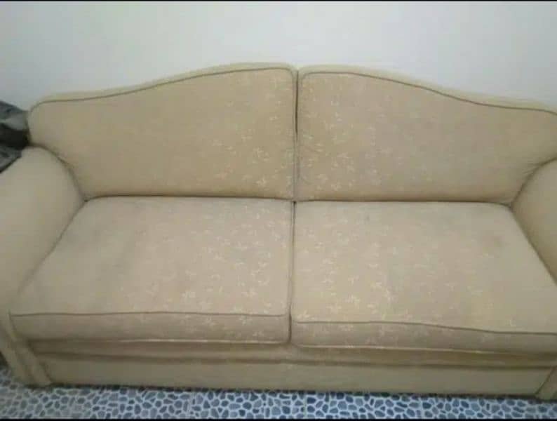 Beautiful big size 3 seater sofa available for sale in Karachi 2