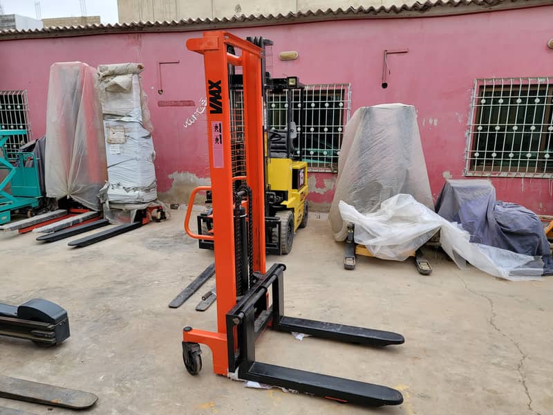 1 Ton Manual Pallet Stacker Lifter Forklift for Sale in Karachi 18