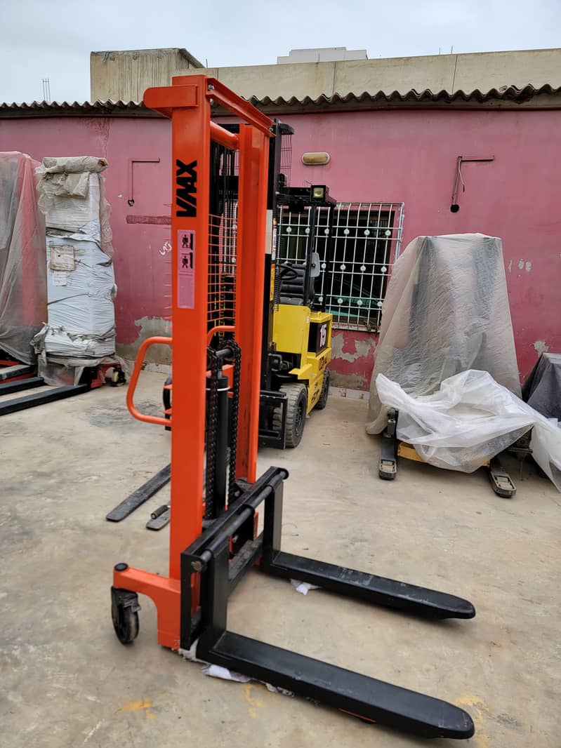 1 Ton Manual Pallet Stacker Lifter Forklift for Sale in Karachi 19