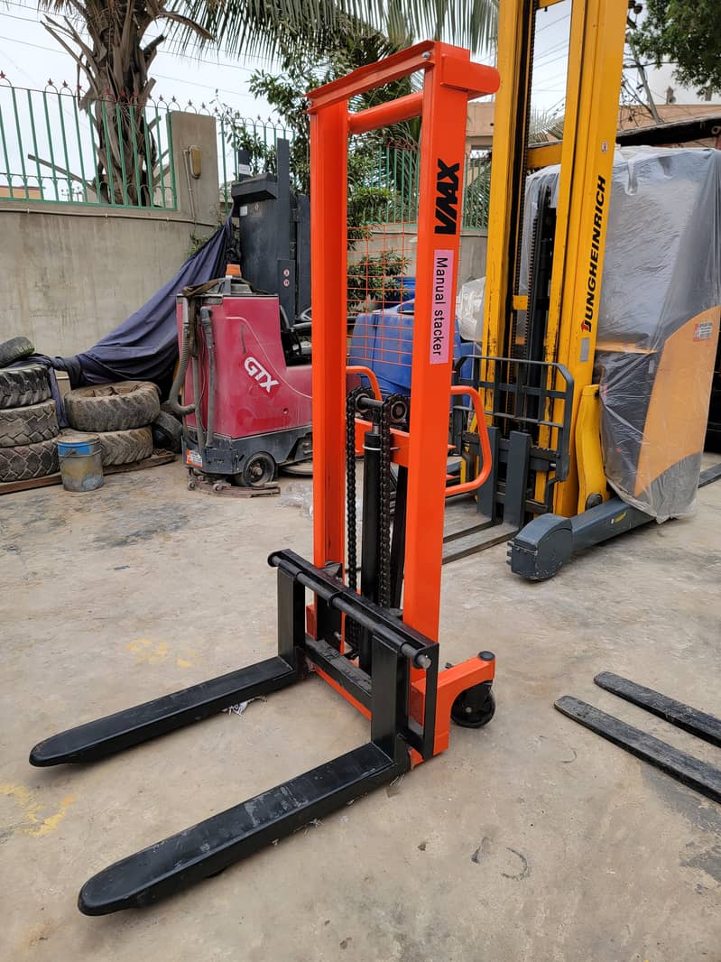 1 Ton Manual Pallet Stacker Lifter Forklift for Sale in Karachi 16