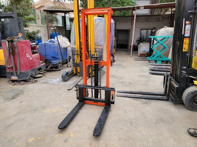 1 Ton Manual Pallet Stacker Lifter Forklift for Sale in Karachi 15