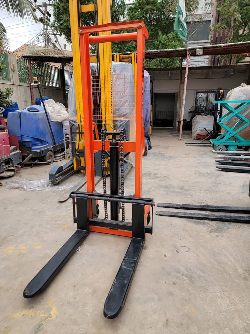 1 Ton Manual Pallet Stacker Lifter Forklift for Sale in Karachi 7