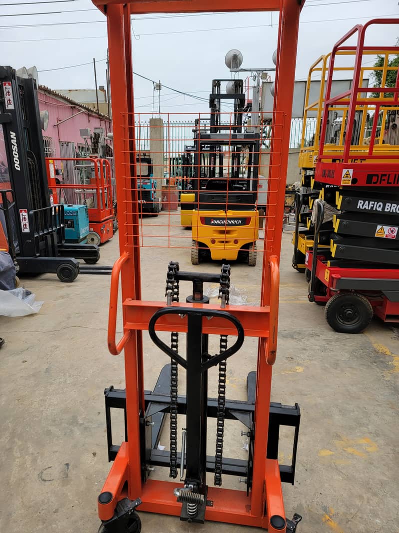 1 Ton Manual Pallet Stacker Lifter Forklift for Sale in Karachi 11