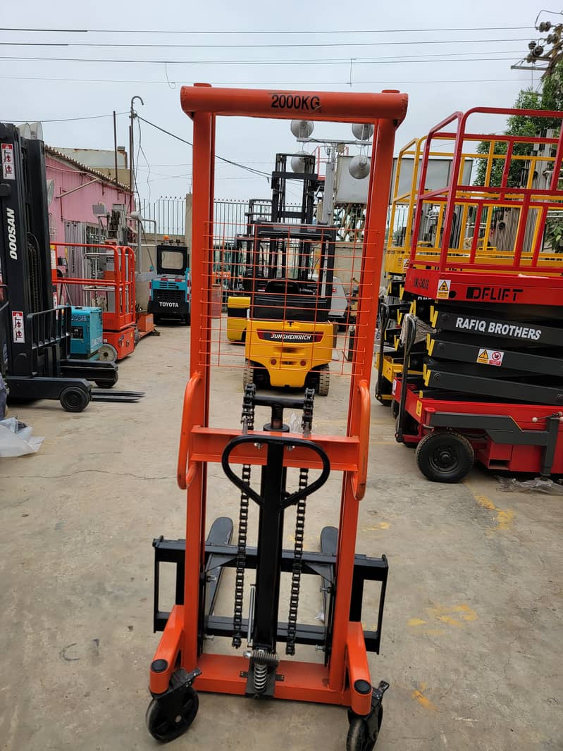 1 Ton Manual Pallet Stacker Lifter Forklift for Sale in Karachi 12