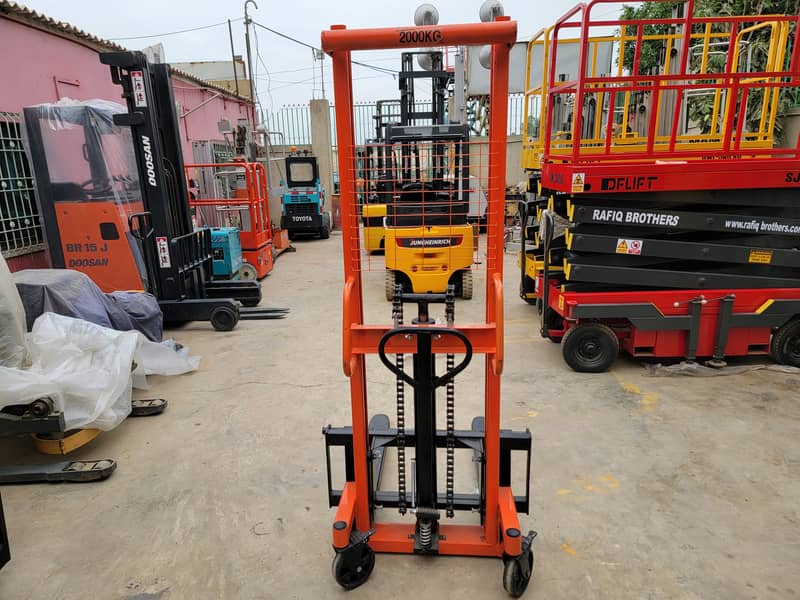 1 Ton Manual Pallet Stacker Lifter Forklift for Sale in Karachi 13