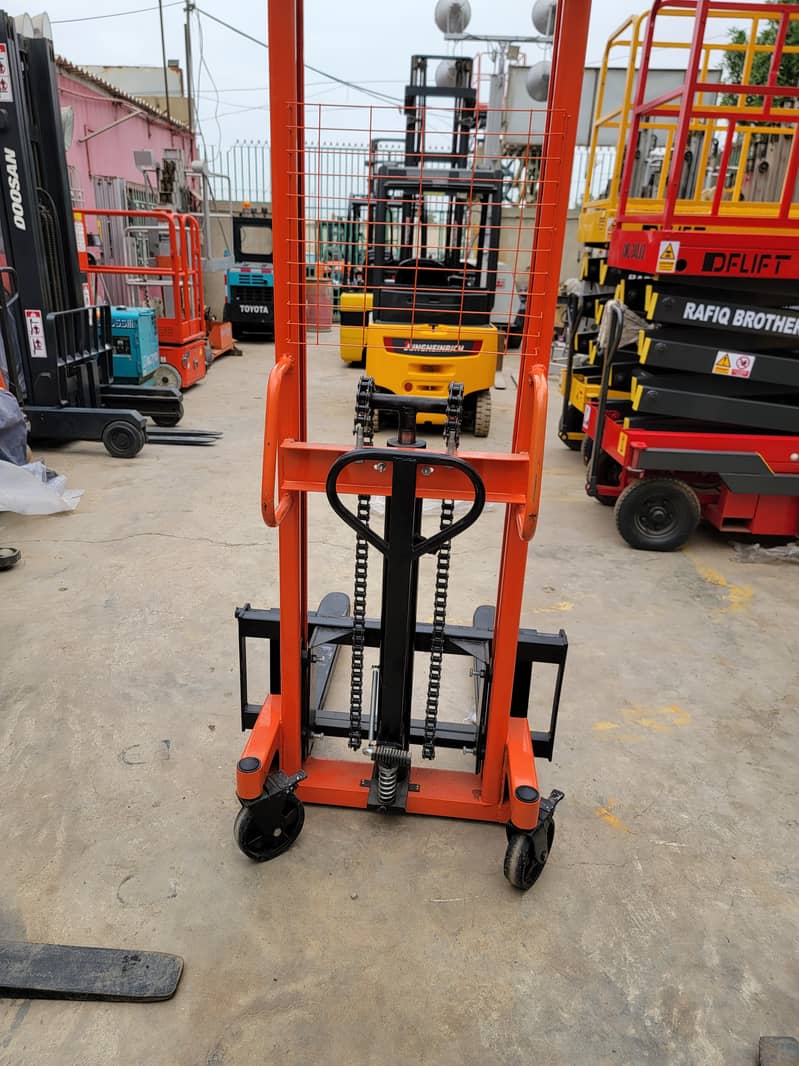1 Ton Manual Pallet Stacker Lifter Forklift for Sale in Karachi 14