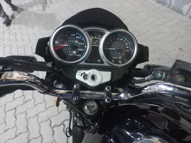 Honda CB150F Black Color - Latest Stickers - Only 12500 KM Driven 3