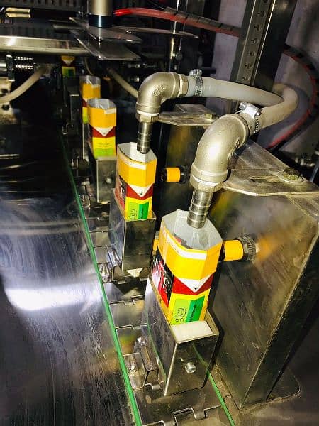 Tetra Pak Juice and Bottle Filling Packing Machine 1/ltr Packing machi 17