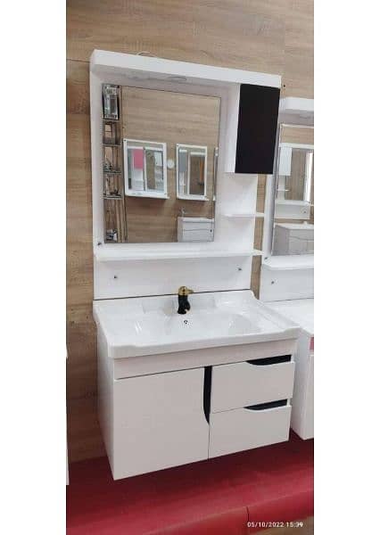Brand new vanity and accessories. 1