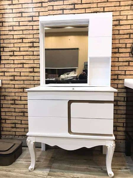 Brand new vanity and accessories. 3