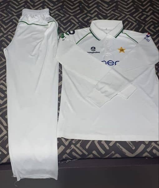 Cricket Hardball White Kit 0
