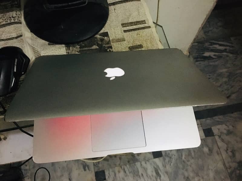 MacBook Air 2011 Core i5 - Ultra Slim and light weight 1