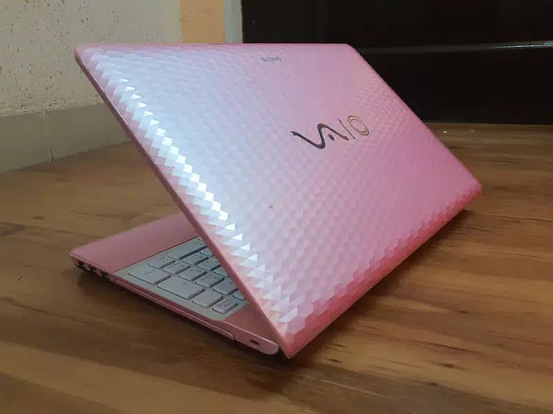 SONY VAIO VPCEH2HFX LADIES PINK COLOR NOTEBOOK IN DECEN SPECS AND PRIC 0