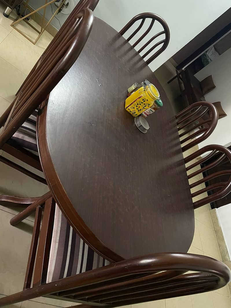 WOOD DINNING TABLE 0