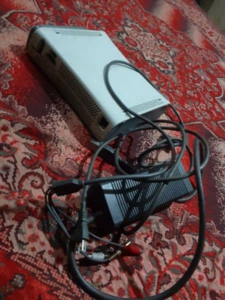 Urgent sale 60 CDs new not used aik wire controller  aur Sath Xbox 360 2