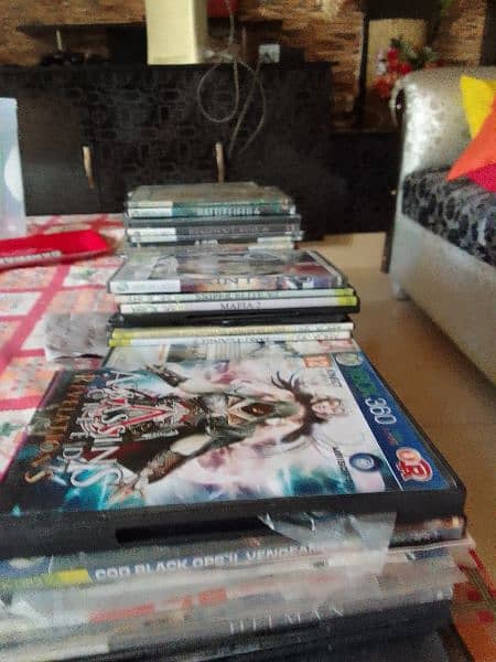 Urgent sale 60 CDs new not used aik wire controller  aur Sath Xbox 360 7