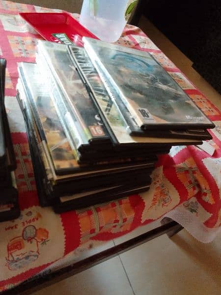 Urgent sale 60 CDs new not used aik wire controller  aur Sath Xbox 360 8