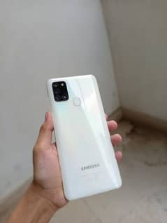 samsung galaxy a21s with box. . .