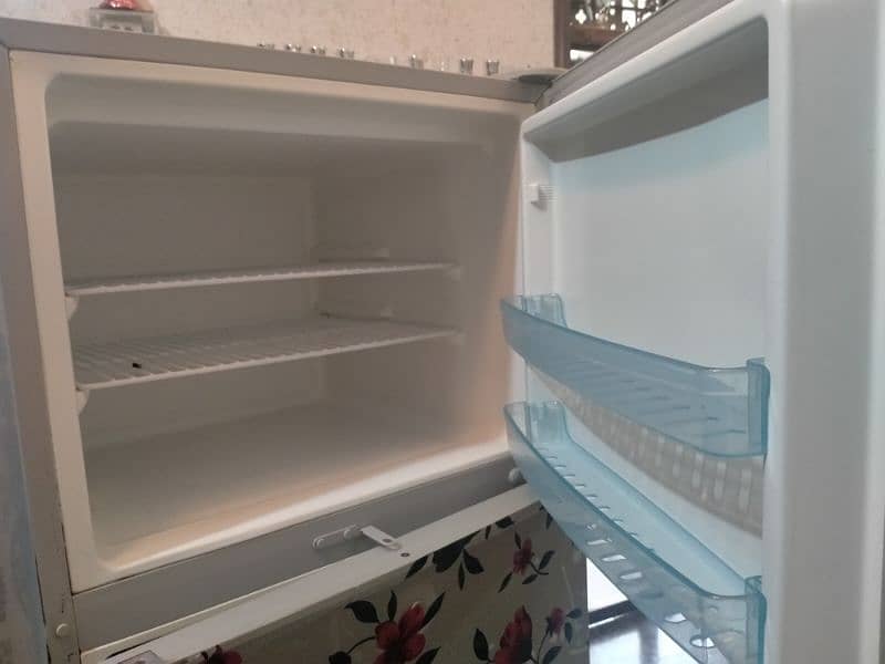 Kenwood Imported Fridge for sale available in good condition 3