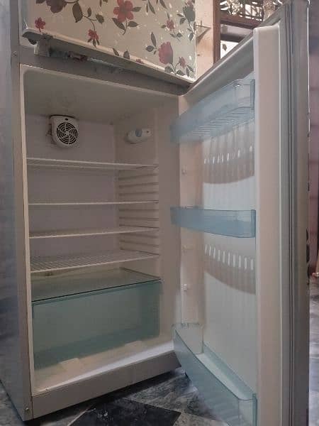 Kenwood Imported Fridge for sale available in good condition 4