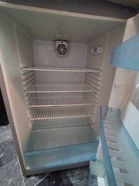 Kenwood Imported Fridge for sale available in good condition 7