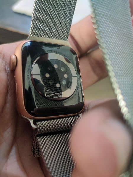 Apple Watch Series 6 Cellular 40mm iCloud Locked 2