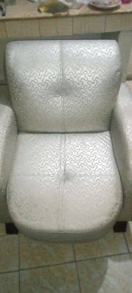 sofa set 5 seater. 1