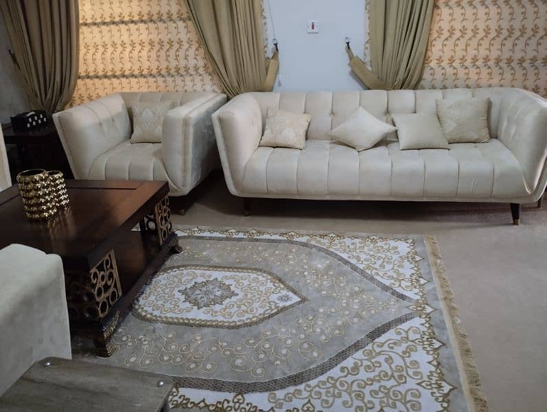 Elegant and comfortable sofa set 0