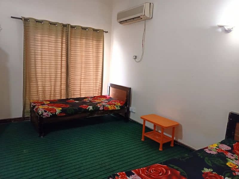 Tulip Boys Hostel/Living space/Accomodation/Room in E11 1