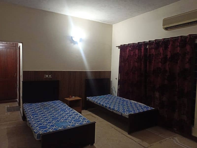 Tulip Boys Hostel/Living space/Accomodation/Room in E11 2